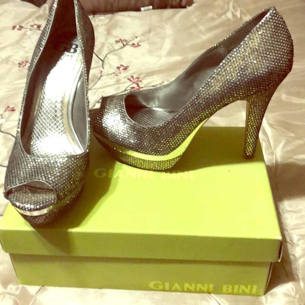 Shoes by GIANNI BINI,KENNETH COLE,VINCE V CAMUTO,